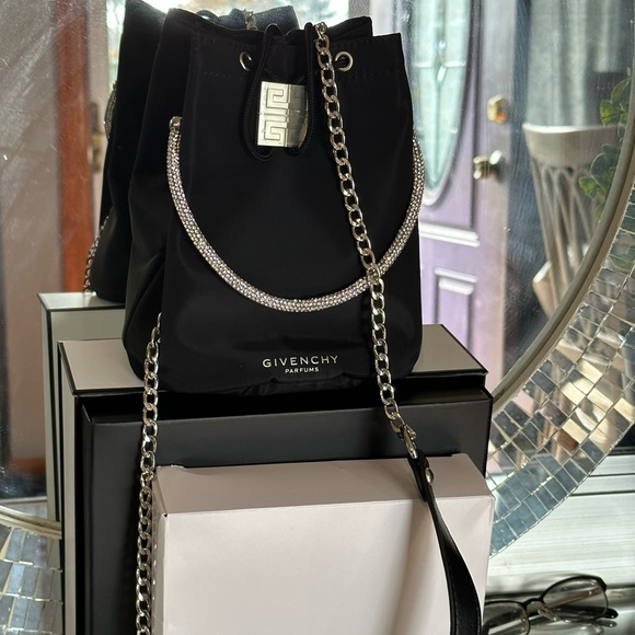 - Givenchy - Picture 1 of 12